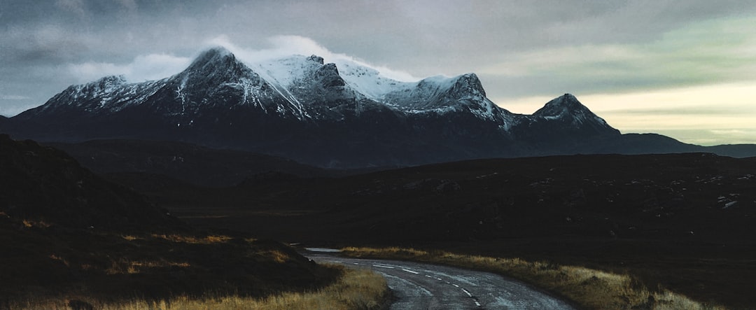 Photo Snow-capped peaks